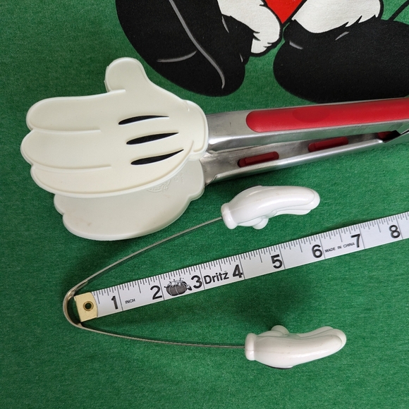 7 Pc BUNDLE Best of Mickey Mouse Kitchen Gadgets Disney Park Iconic Gloves - Picture 8 of 15